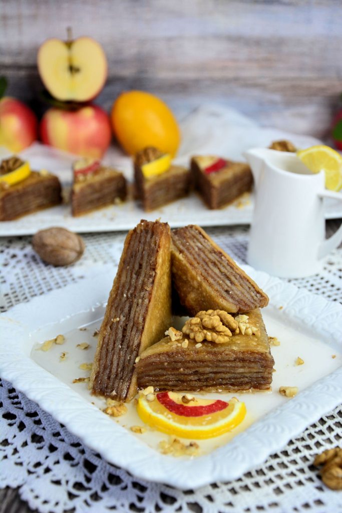 Baklava sa rozen korama i jabukama